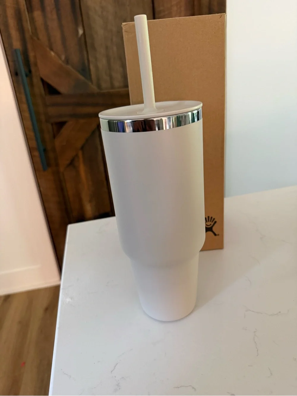 Hydro Flask oat tan Travel Tumbler with Handle and Straw 42oz